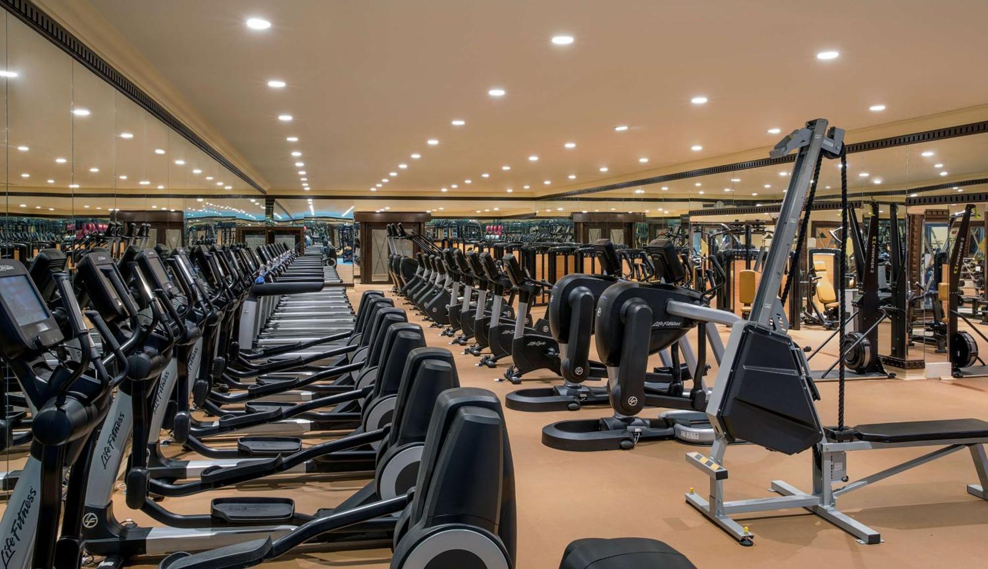 Jeddah Hilton Otel Dış mekan fotoğraf The gym at the Four Seasons Hotel, Hong Kong